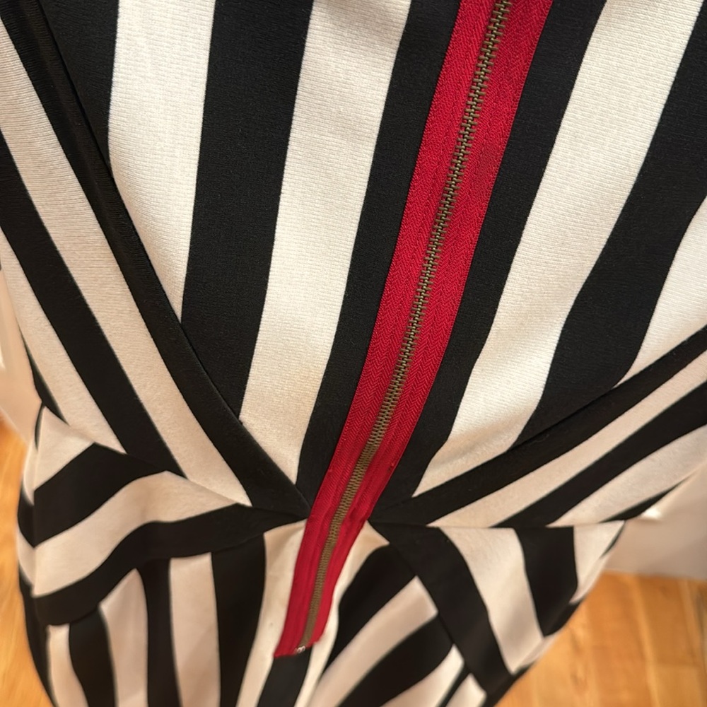 Black-and-white striped dress, size 6 - Picture 7 of 7